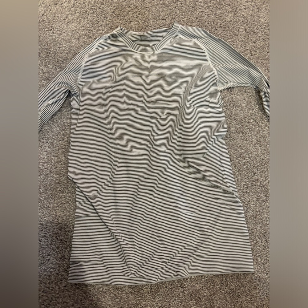 Black and white lulu long sleeve size 6